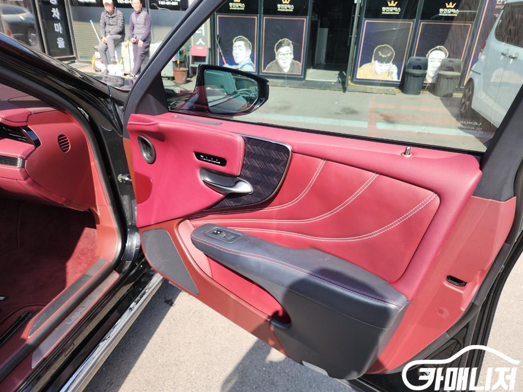 Lexus LS LS500h 3.5 Platinum AWD thumbnail 19