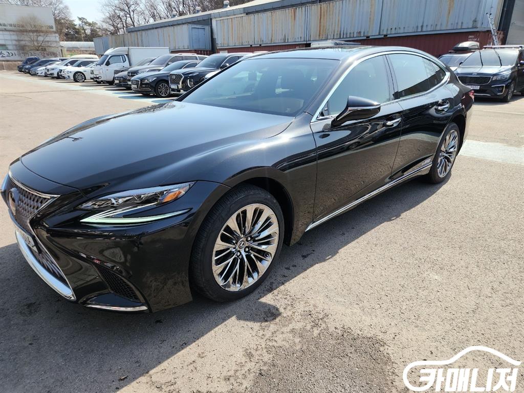 Lexus LS LS500h 3.5 Platinum AWD thumbnail 2