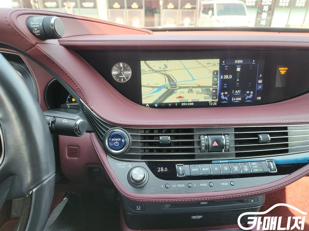 Lexus LS LS500h 3.5 Platinum AWD thumbnail 9