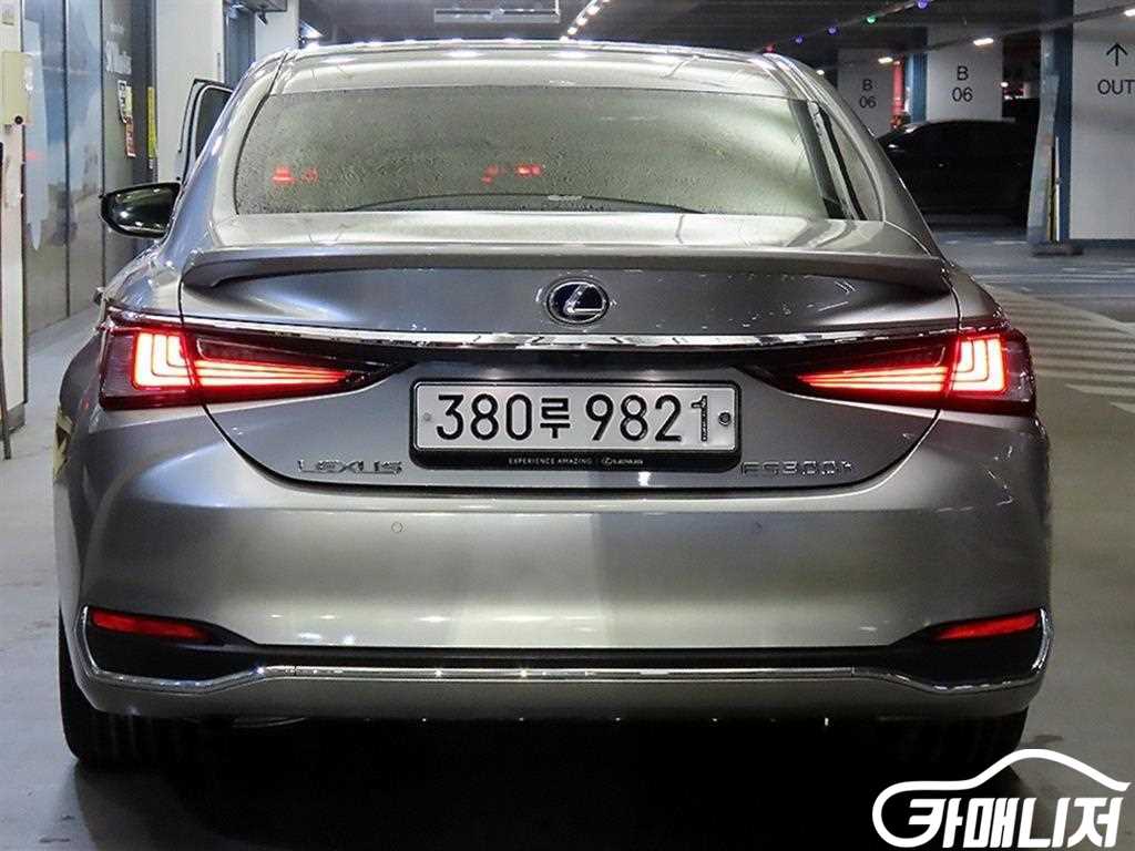 Lexus ES ES300h 7th Gen Executive thumbnail 5