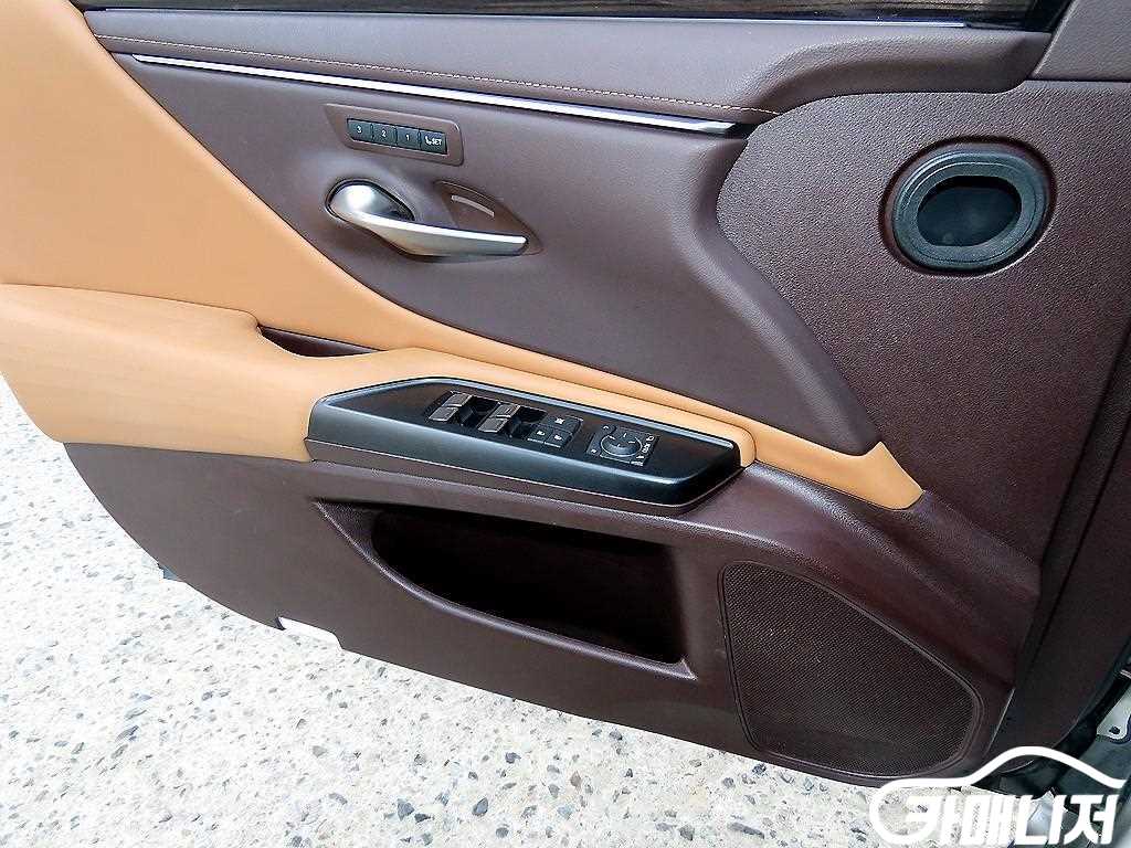 Lexus ES ES300h 7th Gen Luxury Peulreoseu thumbnail 11