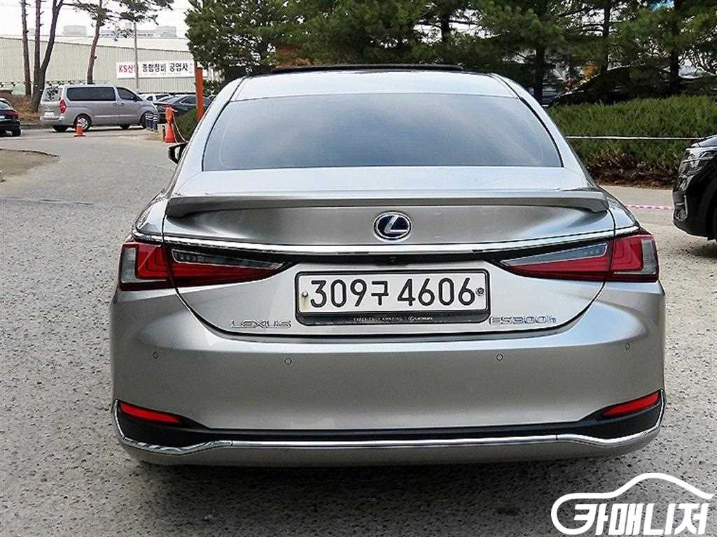 Lexus ES ES300h 7th Gen Luxury Peulreoseu thumbnail 4