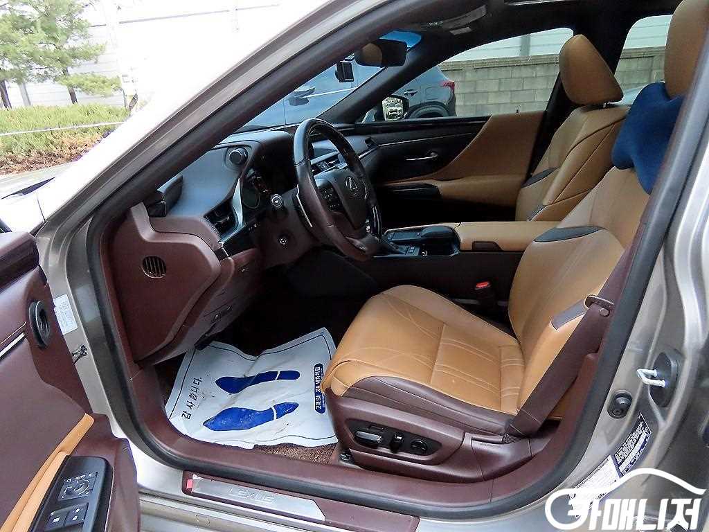 Lexus ES ES300h 7th Gen Luxury Peulreoseu thumbnail 5