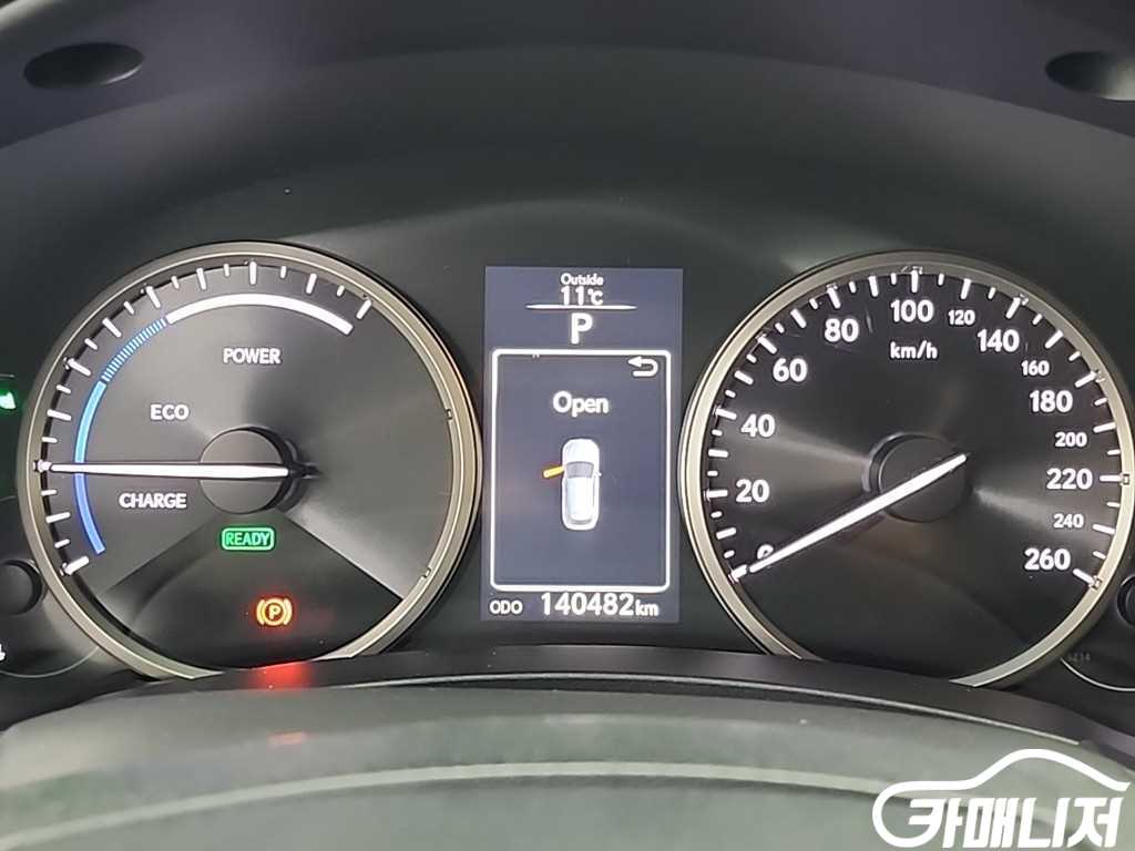 Lexus NX NX 300h Executive thumbnail 6