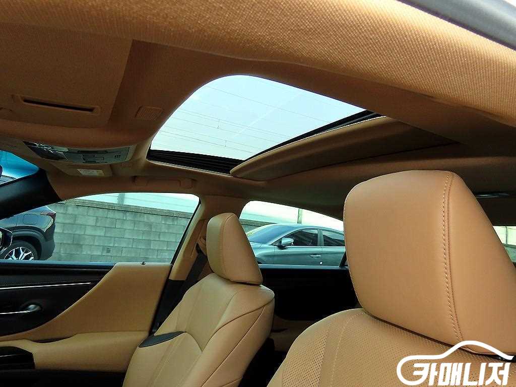 Lexus ES ES300h 7th Gen Luxury Peulreoseu thumbnail 16