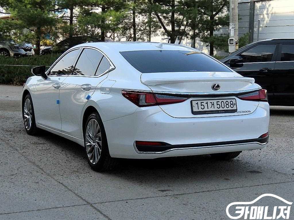 Lexus ES ES300h 7th Gen Luxury Peulreoseu thumbnail 3