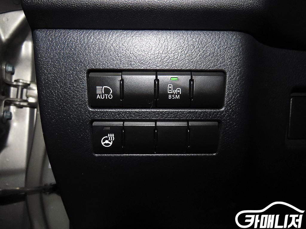 Lexus NX NX 300h Supreme thumbnail 14