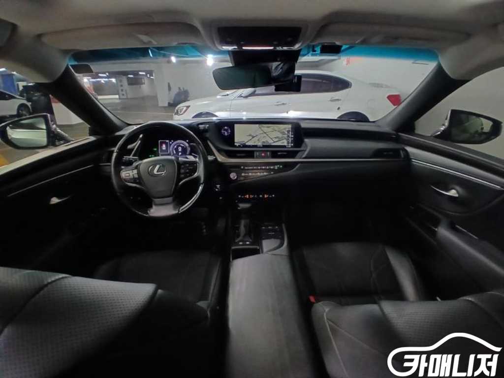 Lexus ES ES300h 7th Gen Luxury Peulreoseu thumbnail 4