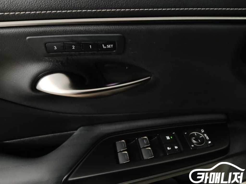 Lexus ES ES300h 7th Gen Luxury Peulreoseu thumbnail 8