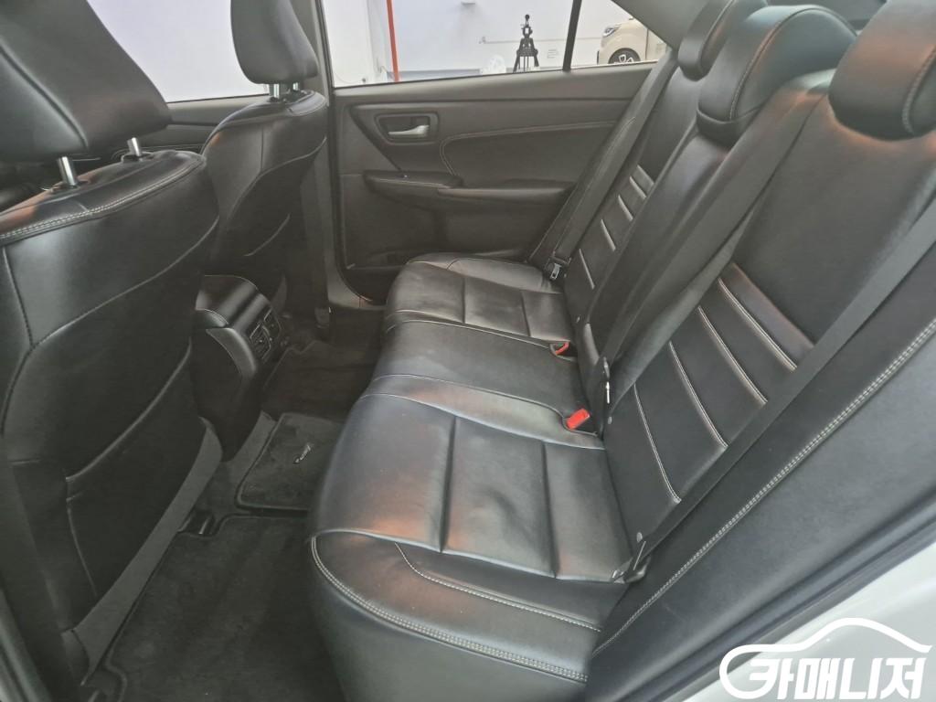 Toyota Camry 2.5 XLE thumbnail 12