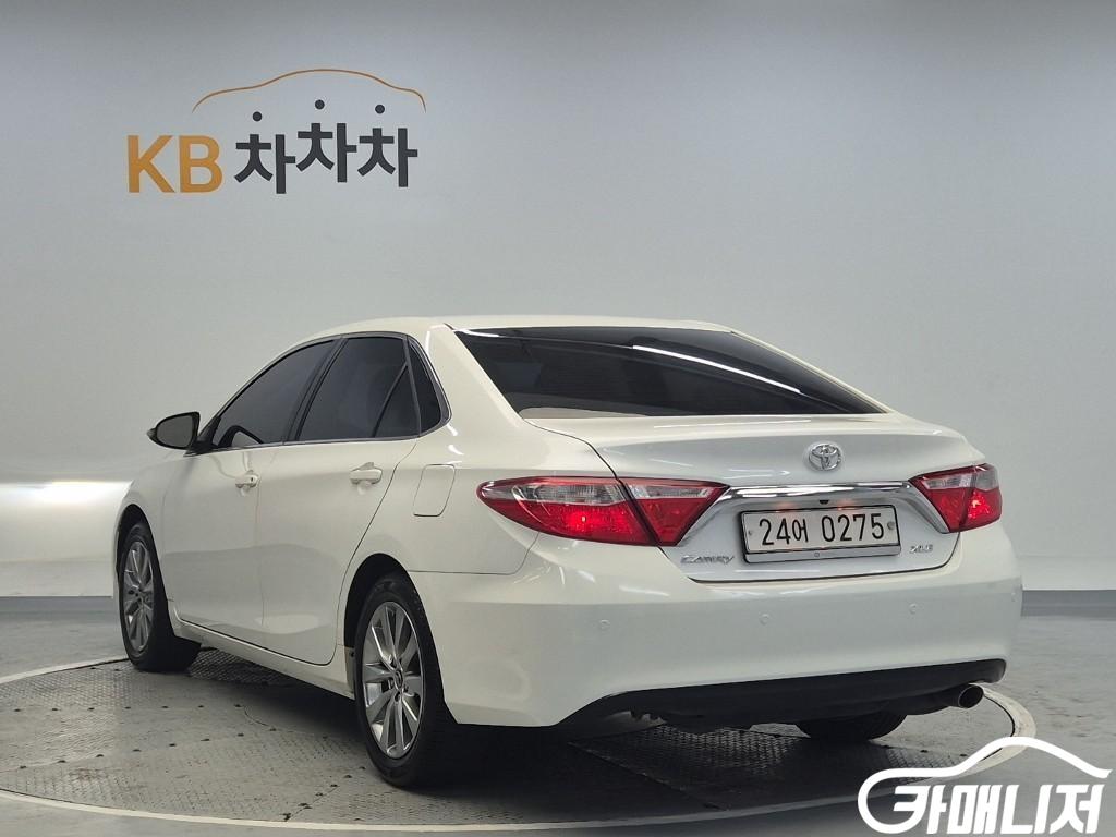 Toyota Camry 2.5 XLE thumbnail 3