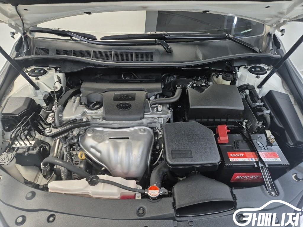 Toyota Camry 2.5 XLE thumbnail 5