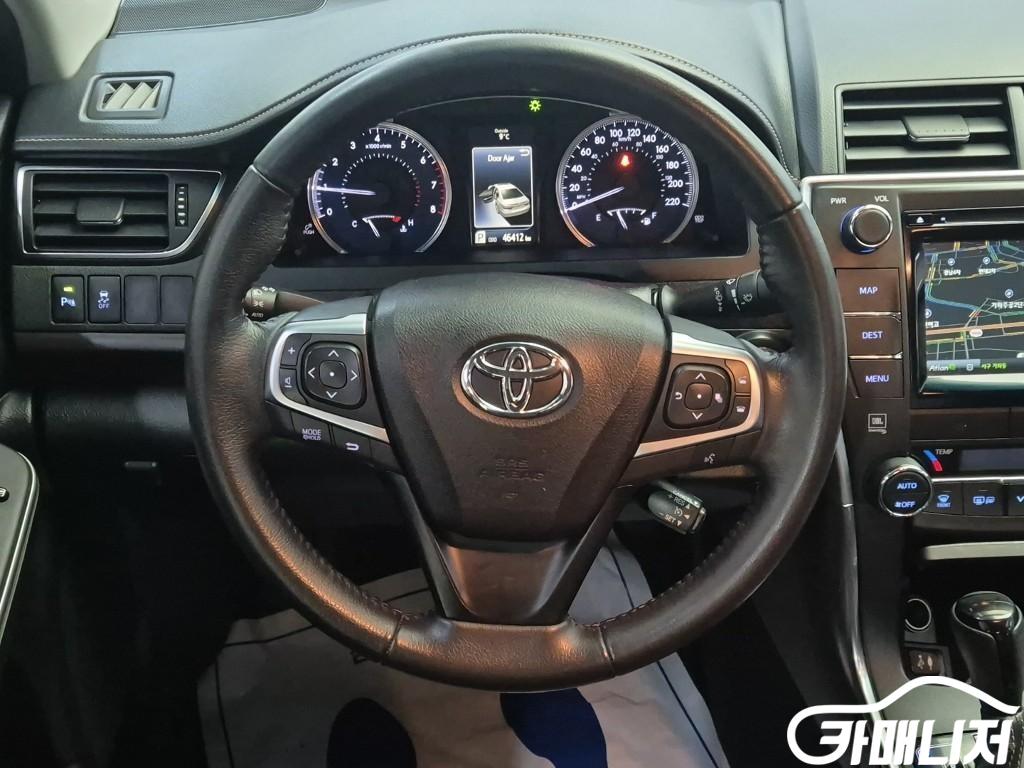 Toyota Camry 2.5 XLE thumbnail 9