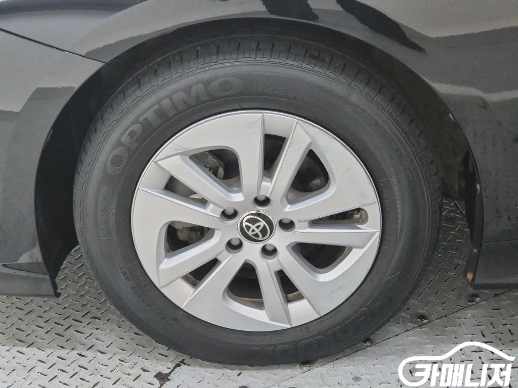 Toyota Prius Prius 4th Gen 1.8 E thumbnail 19