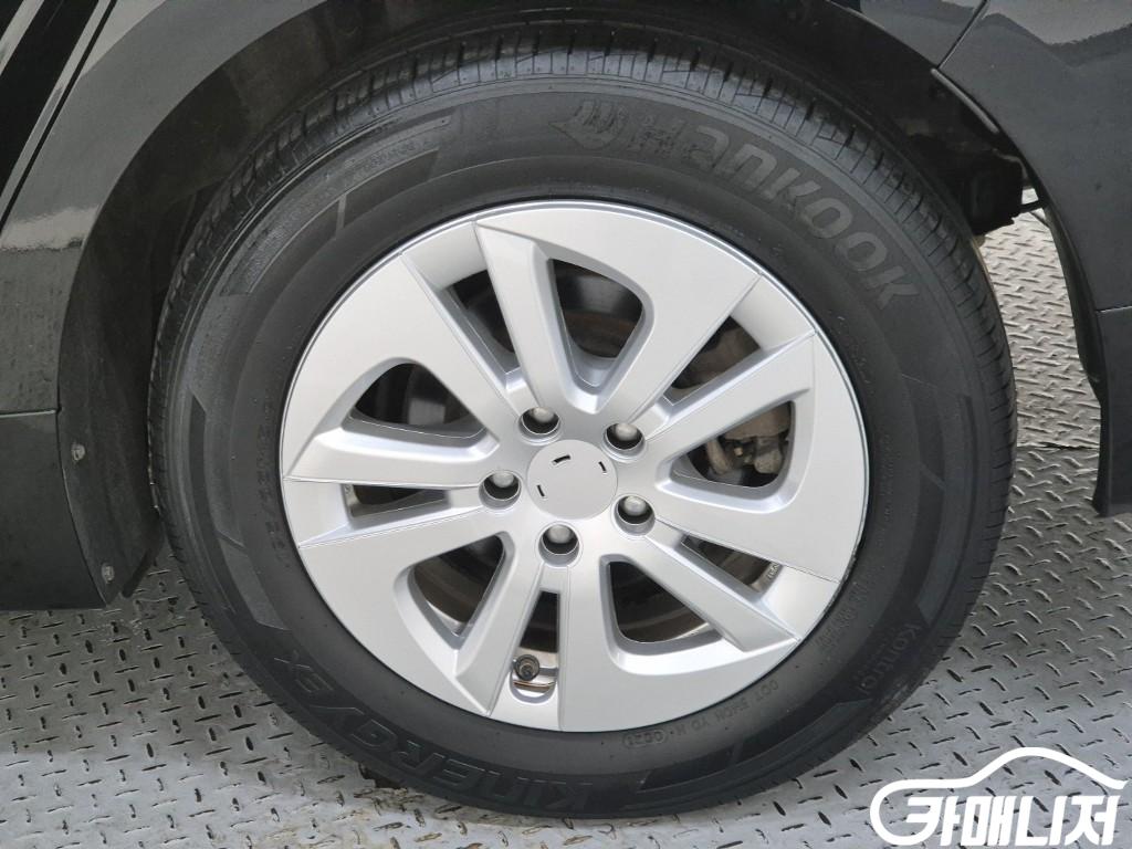 Toyota Prius Prius 4th Gen 1.8 E thumbnail 20