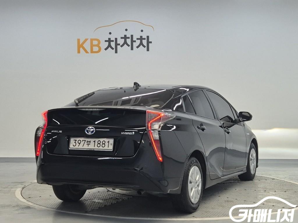 Toyota Prius Prius 4th Gen 1.8 E thumbnail 3