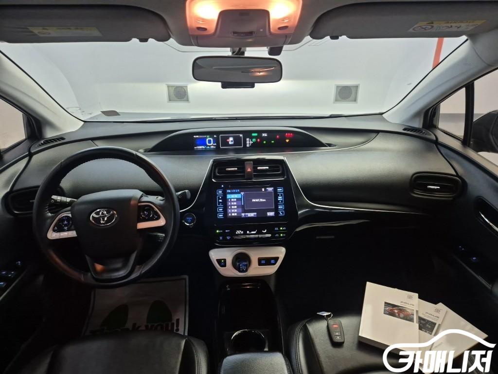 Toyota Prius Prius 4th Gen 1.8 E thumbnail 7