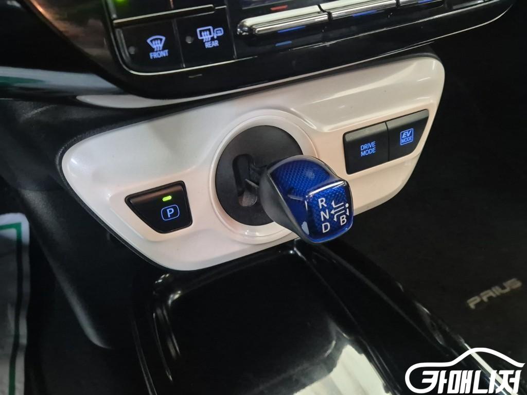 Toyota Prius Prius 4th Gen 1.8 E thumbnail 8