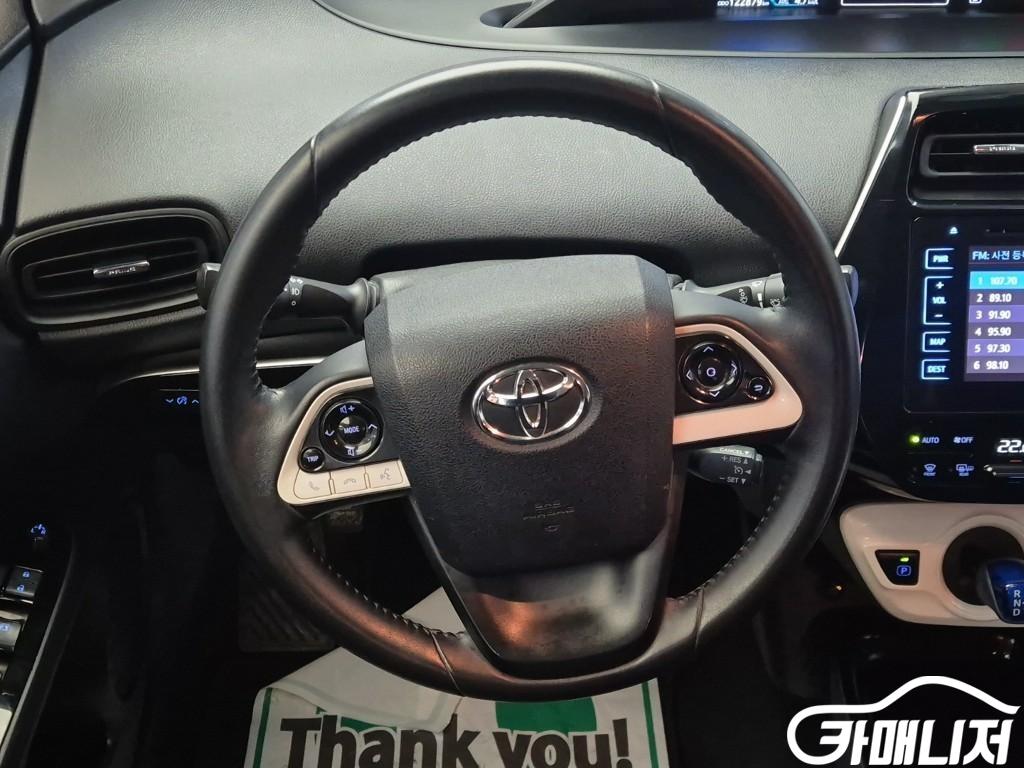 Toyota Prius Prius 4th Gen 1.8 E thumbnail 9