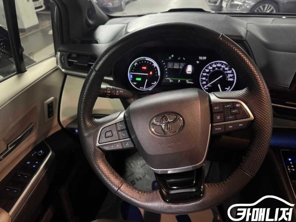 Toyota Sienna 2.5 2WD Hybrid thumbnail 9