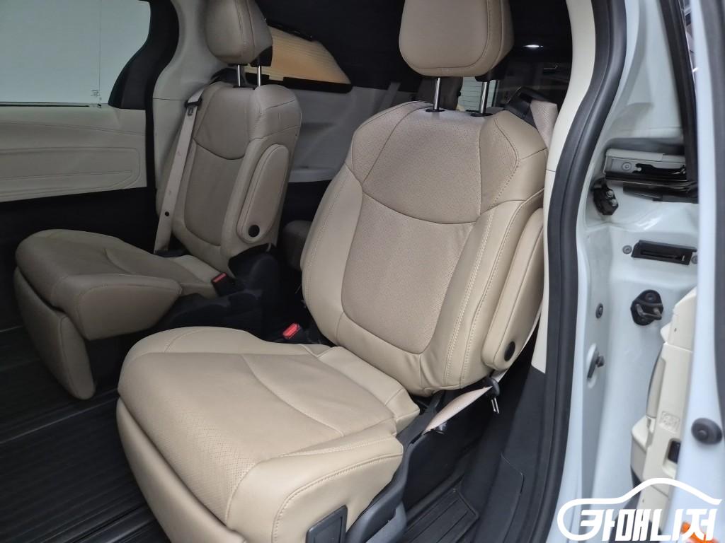 Toyota Sienna 2.5 2WD Hybrid thumbnail 11