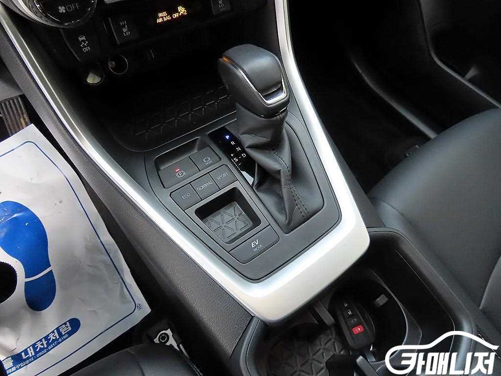 Toyota RAV4 2.5 2WD Hybrid XLE thumbnail 10