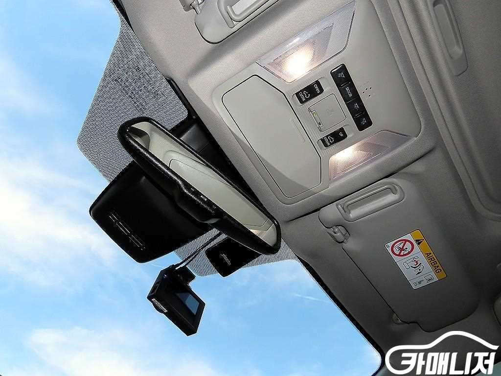 Toyota RAV4 2.5 2WD Hybrid XLE thumbnail 14