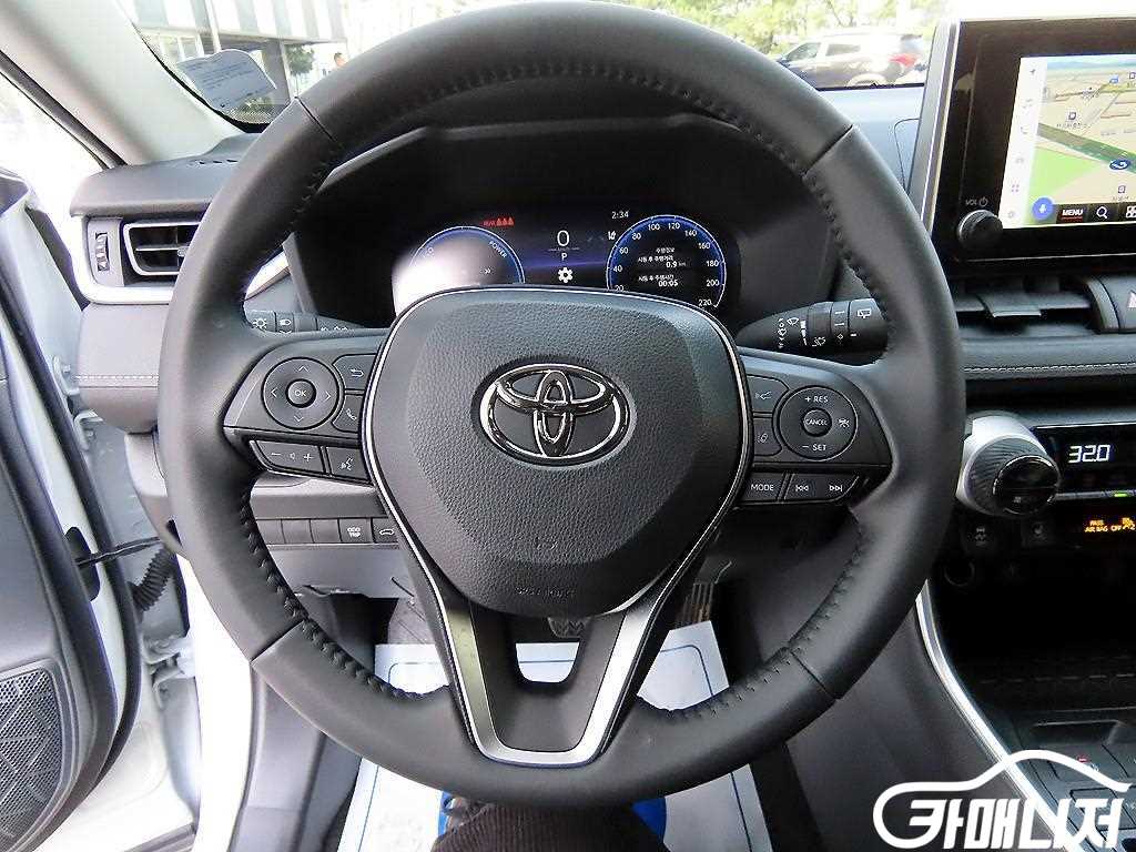 Toyota RAV4 2.5 2WD Hybrid XLE thumbnail 8