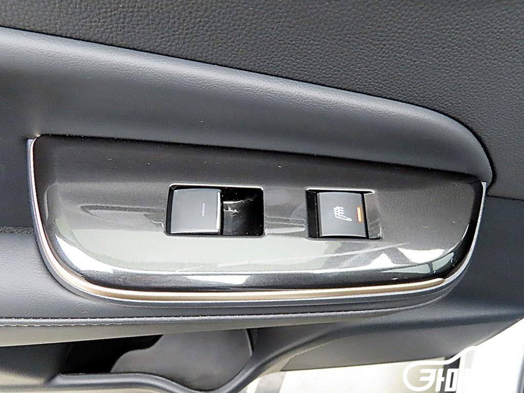 Toyota Crown Crown Crossover 2.5 4WD Hybrid thumbnail 12