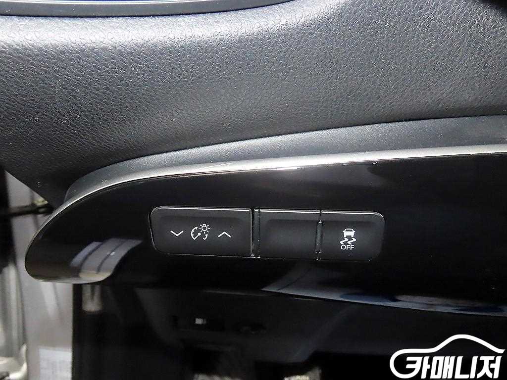 Toyota Prius Prius 4th Gen 1.8 E thumbnail 14