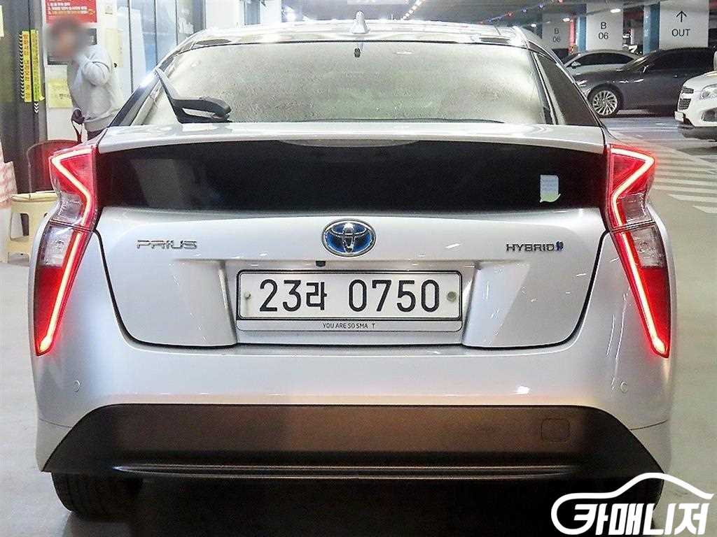 Toyota Prius Prius 4th Gen 1.8 E thumbnail 5