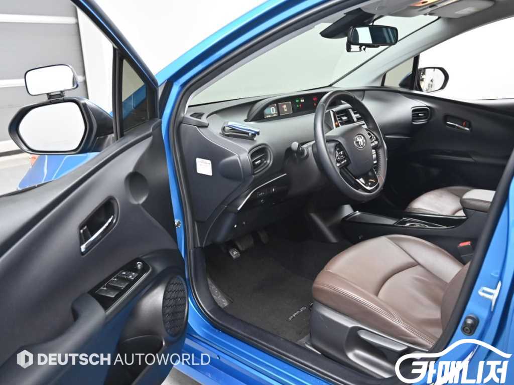 Toyota Prius Prius 4th Gen 1.8 thumbnail 11