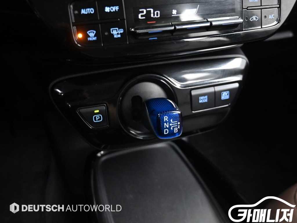 Toyota Prius Prius 4th Gen 1.8 thumbnail 9