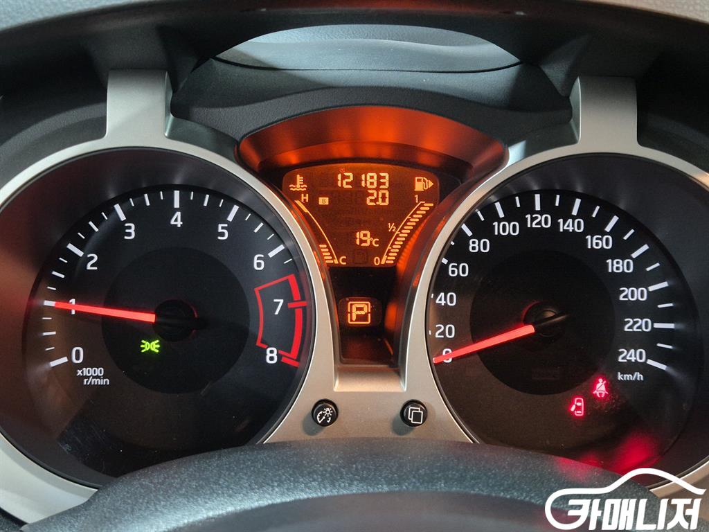 Nissan Juke 1.6 SV thumbnail 12