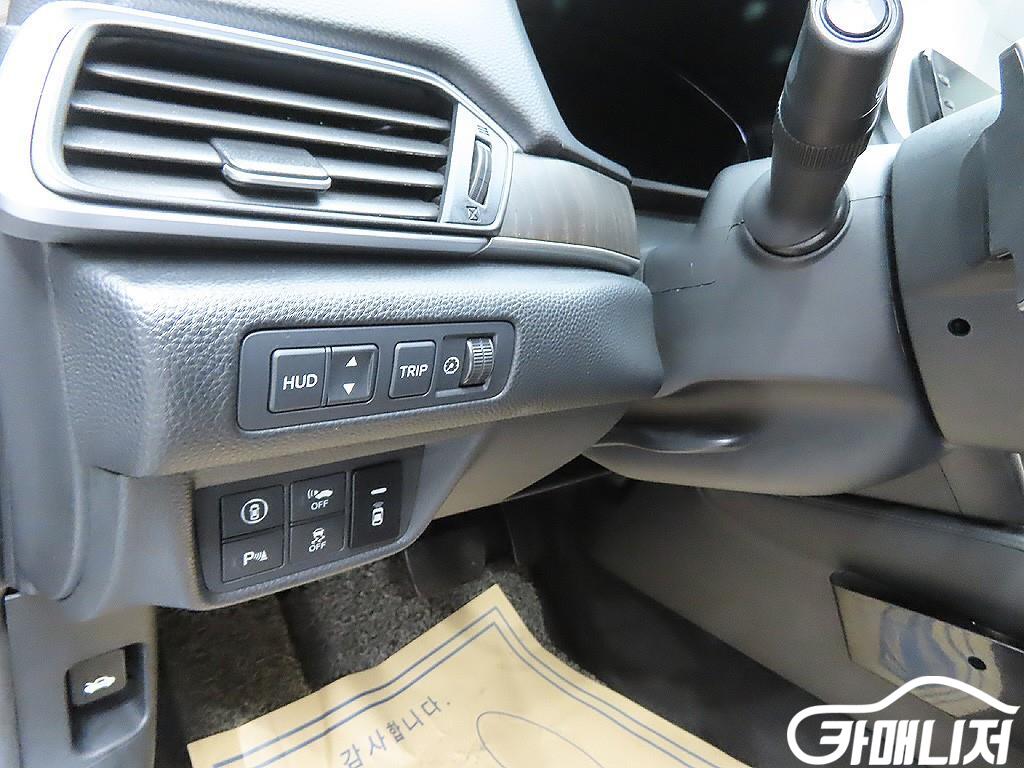 Honda Accord 2.0 Hybrid Touring thumbnail 12