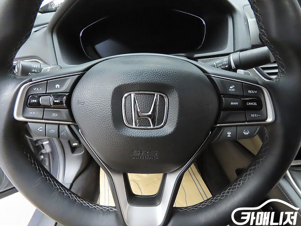 Honda Accord 2.0 Hybrid Touring thumbnail 14