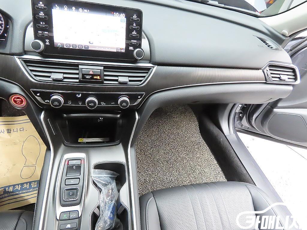 Honda Accord 2.0 Hybrid Touring thumbnail 15