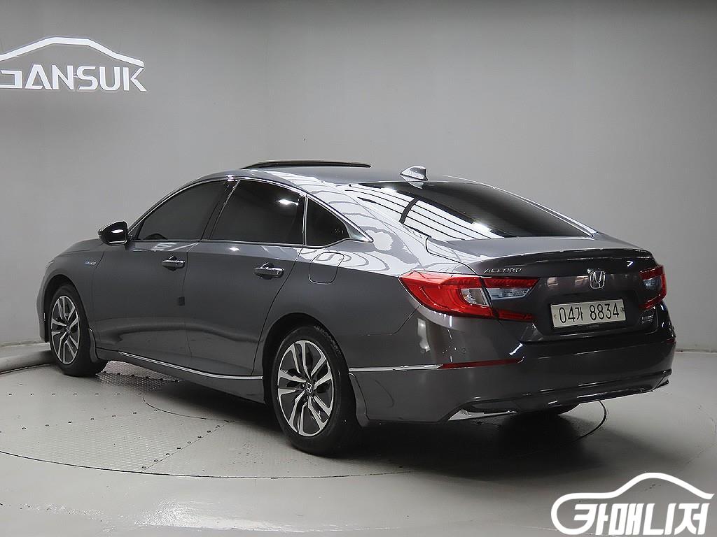 Honda Accord 2.0 Hybrid Touring thumbnail 3
