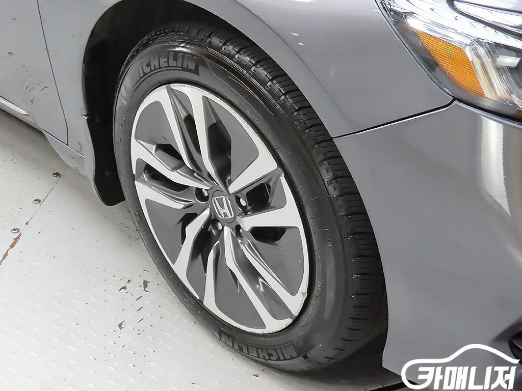 Honda Accord 2.0 Hybrid Touring thumbnail 5