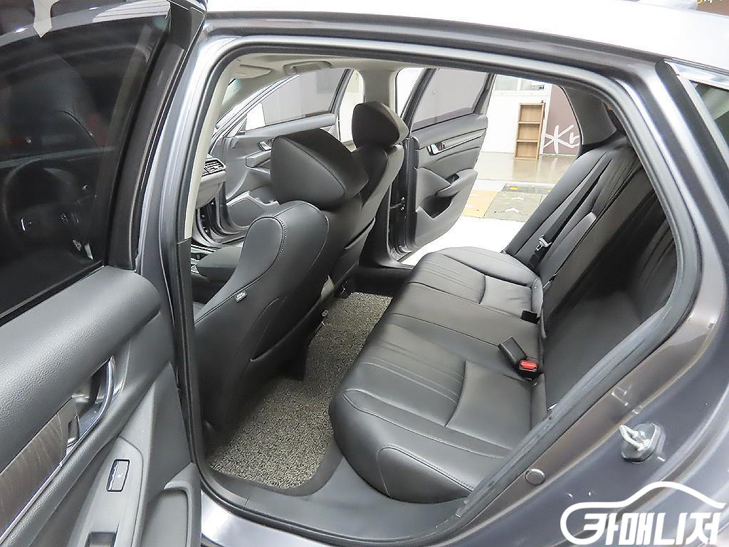 Honda Accord 2.0 Hybrid Touring thumbnail 8