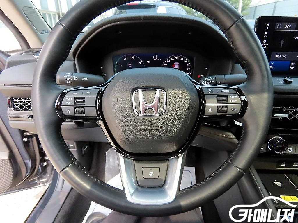 Honda Accord 2.0 Hybrid Touring thumbnail 8