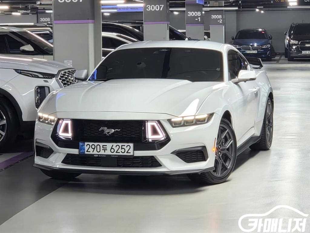 Ford Mustang Mustang 7th Gen 2.3 EcoBoost Premium Coupe thumbnail 3