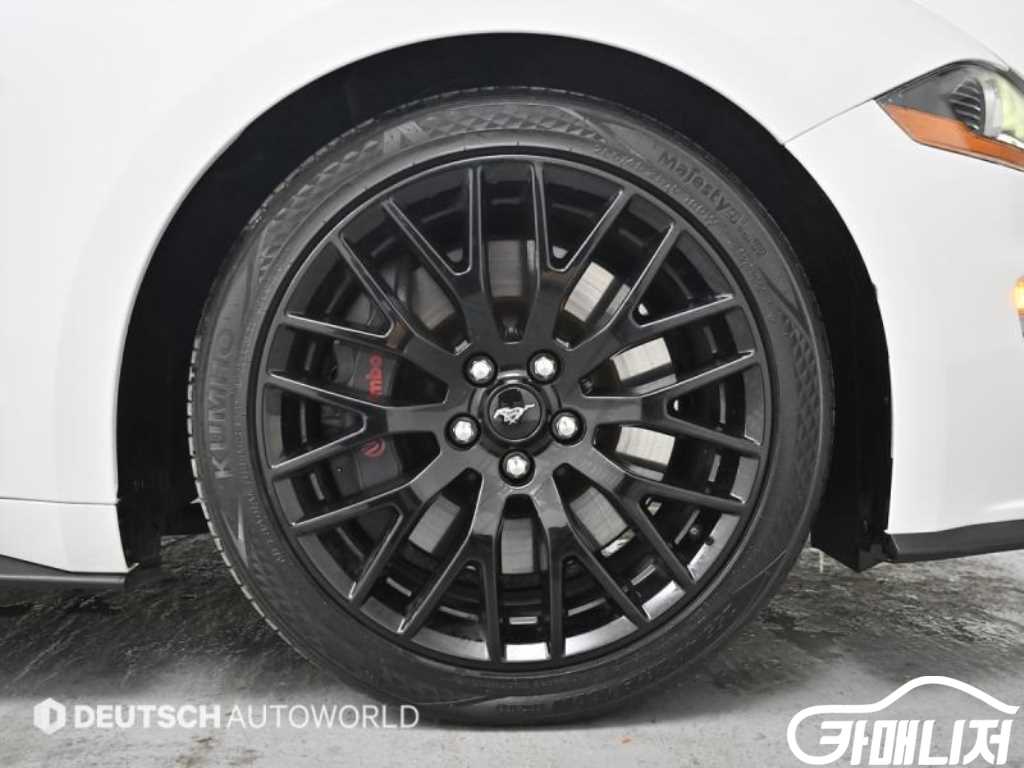 Ford Mustang Mustang 6th Gen 5.0 GT Coupe thumbnail 5