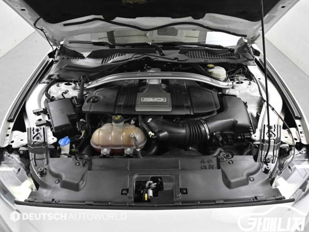 Ford Mustang Mustang 6th Gen 5.0 GT Coupe thumbnail 6