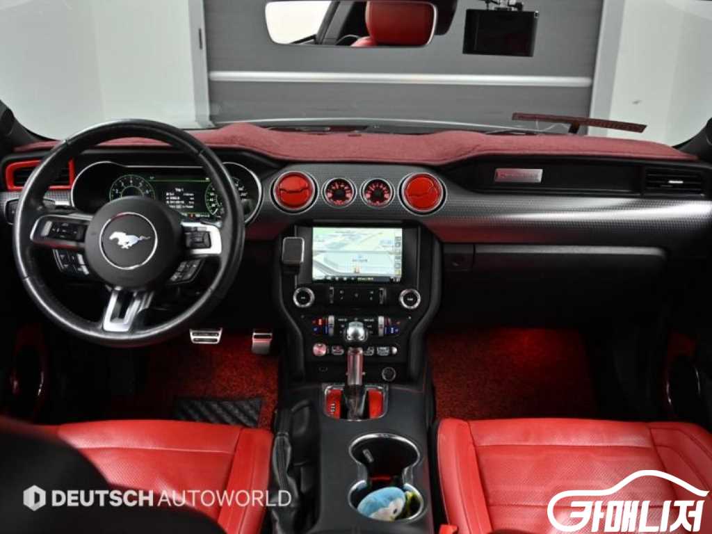 Ford Mustang Mustang 6th Gen 2.3 Coupe thumbnail 8