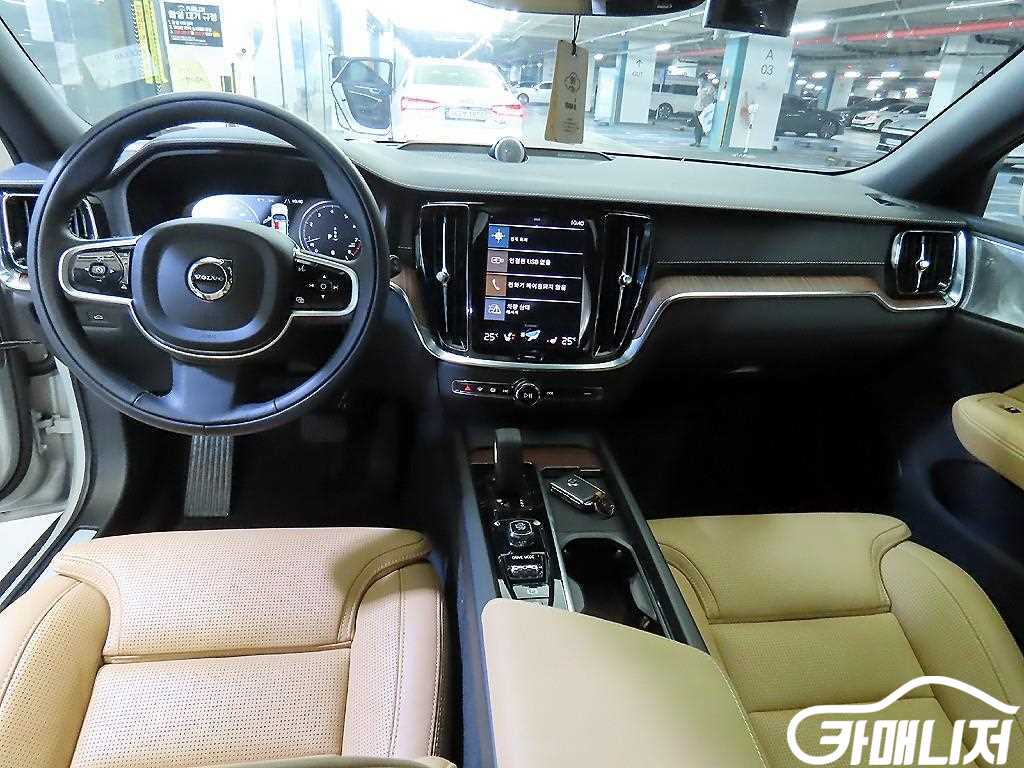 Volvo V60 V60 Cross Country 2nd Gen 2.0 B5 Peuro AWD thumbnail 10