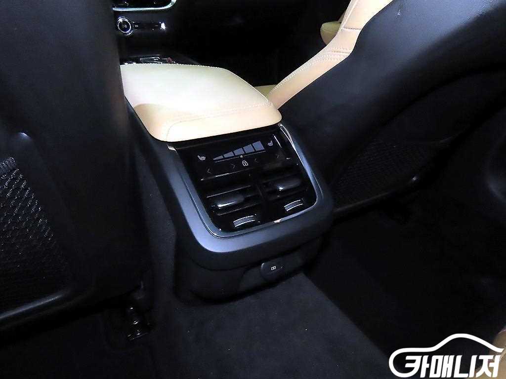 Volvo V60 V60 Cross Country 2nd Gen 2.0 B5 Peuro AWD thumbnail 15