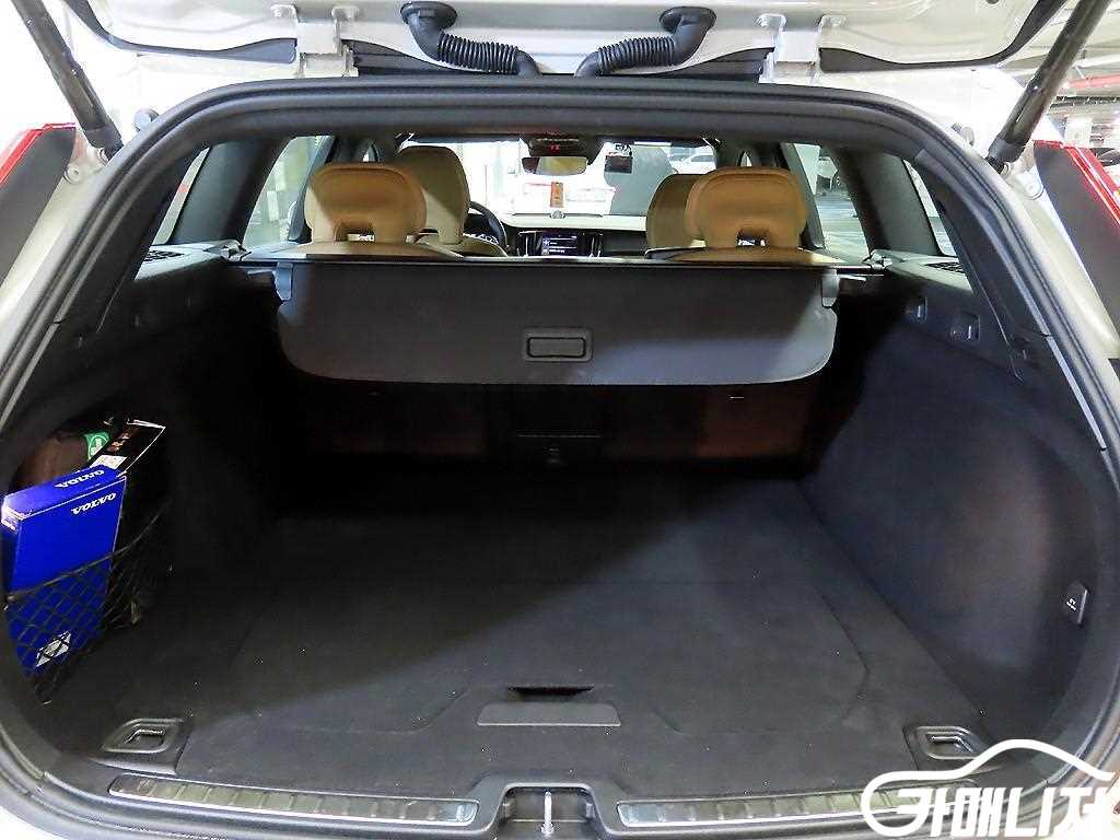 Volvo V60 V60 Cross Country 2nd Gen 2.0 B5 Peuro AWD thumbnail 17