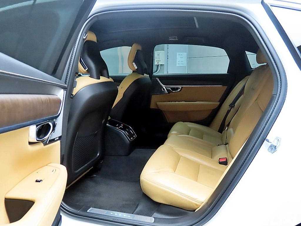 Volvo S90 B6 AWD Inscription thumbnail 6