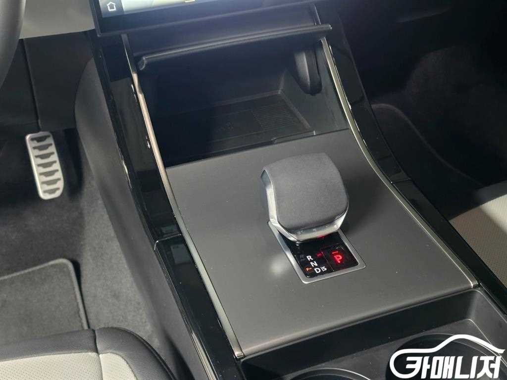 Land Rover Range Rover Evoque Range Rover Evoque 2nd Gen P250 Dynamic SE thumbnail 9